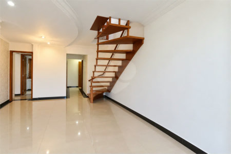 Cobertura duplex no Centro de São Bernardo do Campo, com 3 suítes, hidromassagem, mini spa, área gourmet e 2 vagas de garagem. Aceita permuta por apartamento de menor valor.