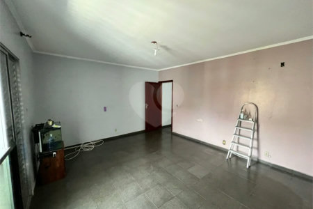 Sobrado com 3 dormitórios , sendo 1 suíte à venda no bairro Jardim Marek , Santo André