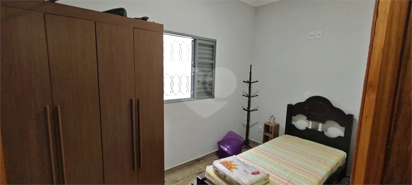 Casa Nova (Apenas 2 Anos) com Suíte: Conforto, Segurança e Localização Privilegiada!