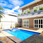 Sobrado com 4 suítes, 5 vagas e Piscina - Palmas do Tremembé