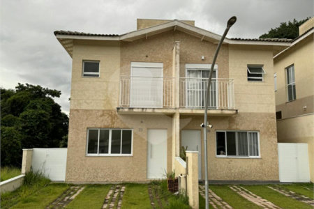 Sobrado à venda com 3 quartos, sendo 1 suíte, em Vila Omízollo, Louveira, SP