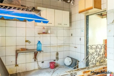Casa em processo de reforma, com 208m², 2 dormitórios, 8 vagas, à venda no Tatuapé.