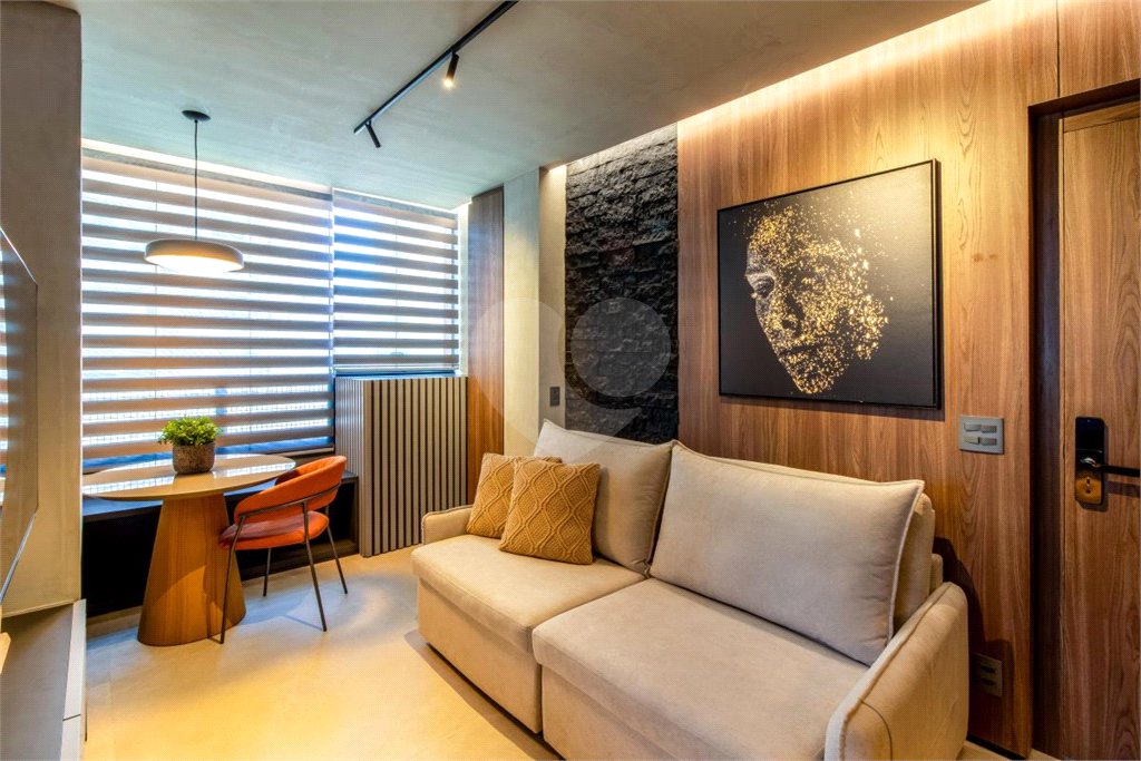 Apartamento de 33m2 com 1 dorm, 1 banheiro. Estuda permuta.