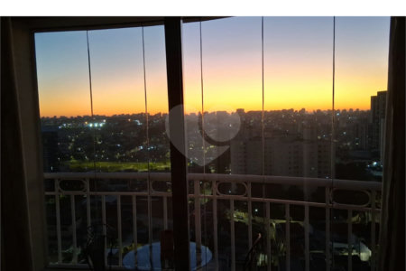 Apartamento na Vila Mascote | 1 dormitório | 1 vaga | Varanda