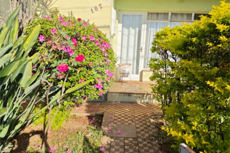 Casa Térrea Charmosa e Espaçosa na Vila Prado: Conforto, Praticidade e Próxima ao Centro!