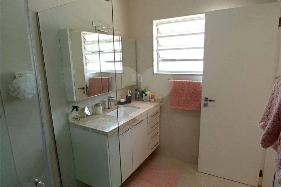 Casa à venda com 3 quartos, sendo 1 suíte,  em Bosque da Saúde, São Paulo, SP
