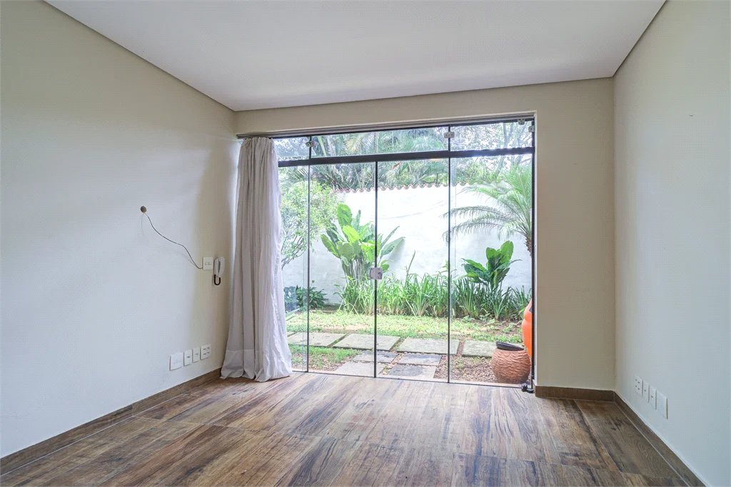 Sobrado à venda ou para alugar com 4 quartos, sendo 1 suíte, em Chácara Monte Alegre, São Paulo, SP