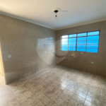 Casa Térrea com 3 dormitórios, sendo 2 suítes.