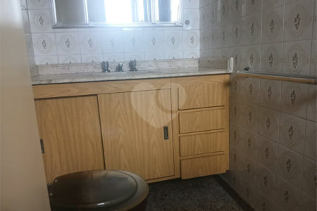 Apartamento a venda com porteira fechada no Belem com 95m com 03 dormitórios espaçoso sendo um suíte, 2 vagas. Aceita Permuta.