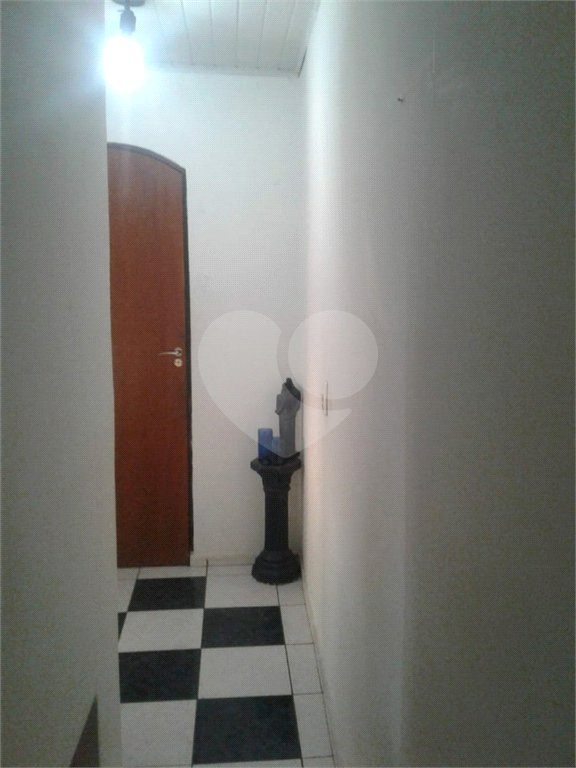 Casa à venda com 250 m², 6 quartos, sendo 1 suíte, 5 banheiros, 2 vagas, próxima à estação de metrô Vila Matilde,