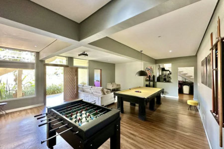 Magnífica Casa Contemporânea na Fazendinha - 4dorms | 3 Suites | Gourmet, piscina, lareira, hóspedes, escritório! Muito Verde e Tranquilidade em um dos melhores condominios da Região .