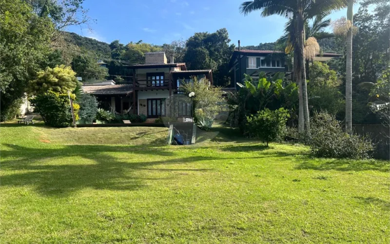 SOBRADO FRENTE LAGOA - VISTA LIVRE