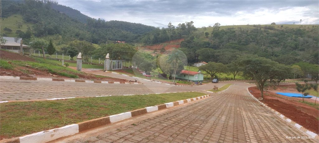 Terrenos de 300 metros em condomínio fechado e prontos para construir na região de Atibaia