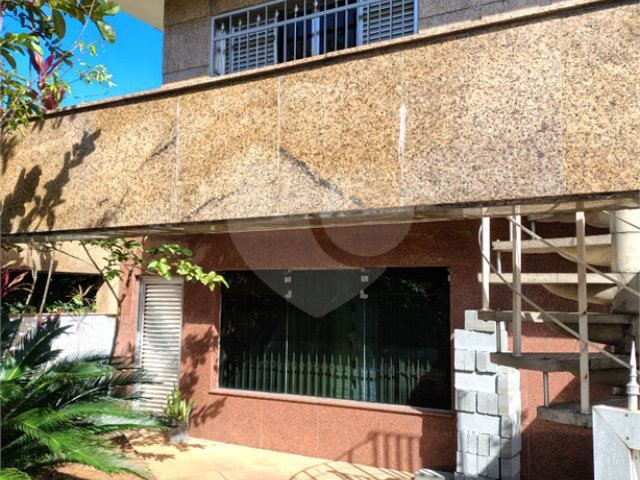 Sobrado à venda com 4 quartos, sendo 2 suítes,  em Vila Madalena, São Paulo, SP