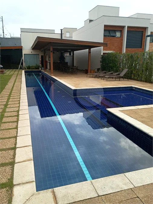 Casa à venda ou para alugar com 3 suítes no condomínio Quinta das Oliveiras, Valinhos - SP