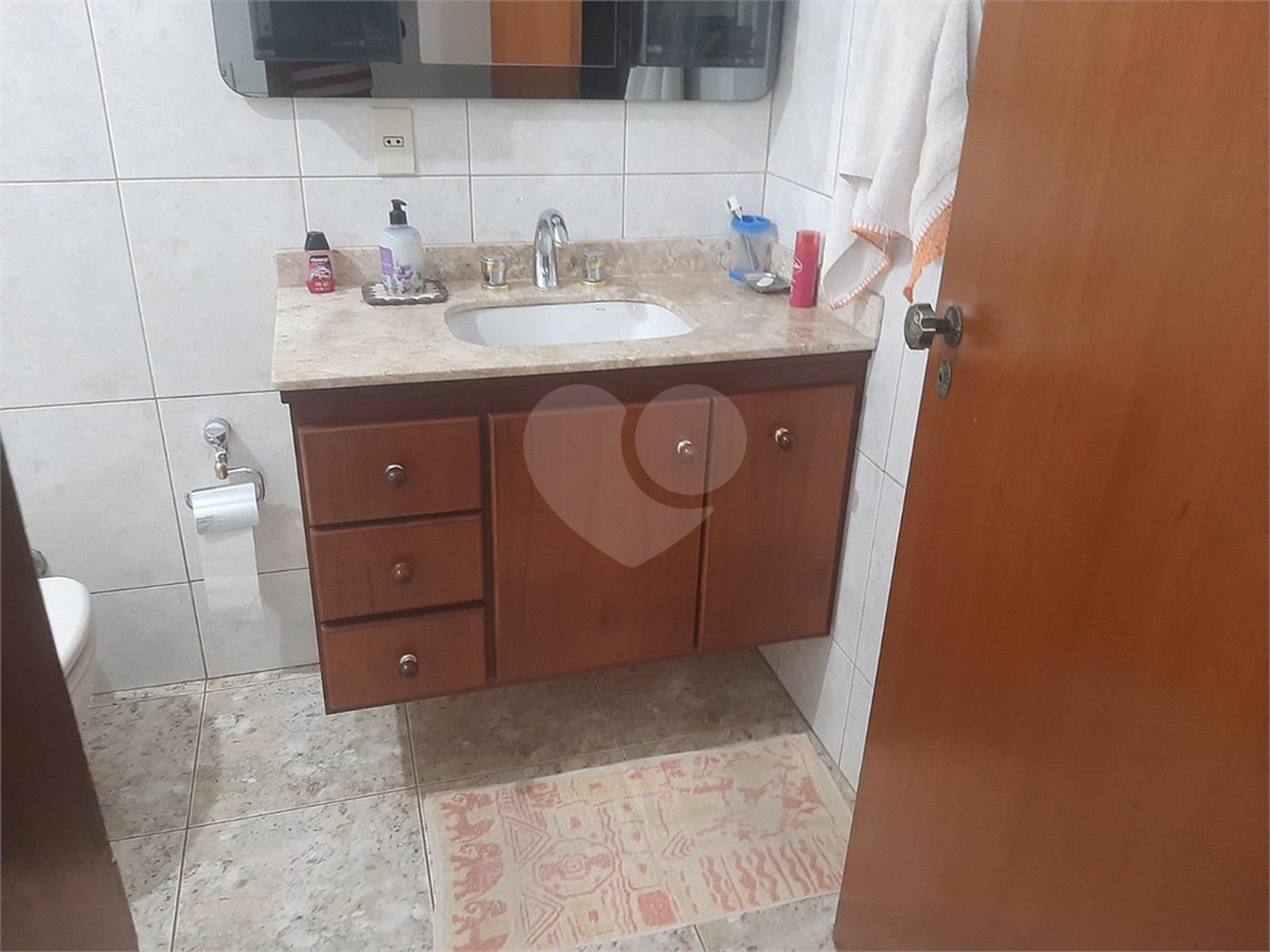Bela casa com boa localização no bairro Portal do Sol