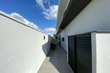 Casa à Venda no Condomínio Damha II