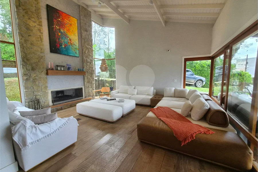 Casa em Condomínio de Alto Padrão no Suíça da Cantareira.