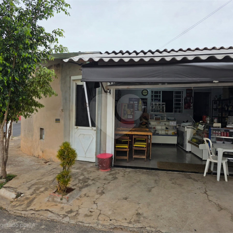 Casa com edícula no Abdelnur.