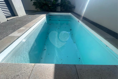 Casa em condomínio a venda.