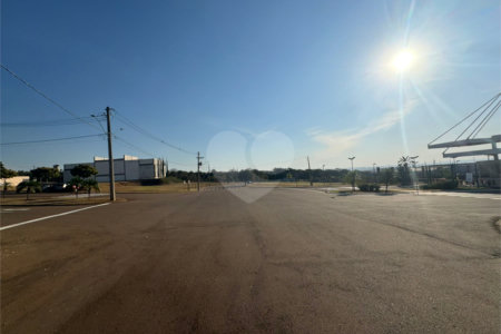 Terreno comercial de 1.685m2 á venda, em Parque Tecnológico Damha II.