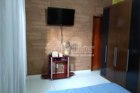 Casa Térrea com 3 dormitórios, sendo 1 suíte.