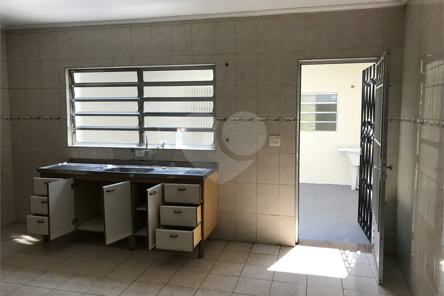 Sobrado à venda com 3 quartos em Vila Nivi, São Paulo, SP