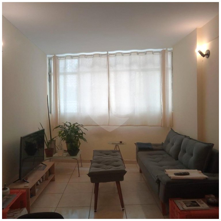 Apartamento mobiliado com 49 m² de área útil, 1 quarto, à venda na Bela Vista
