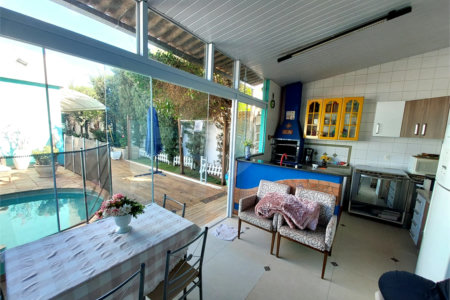 Casa residencial com ponto comercial a venda no Centro