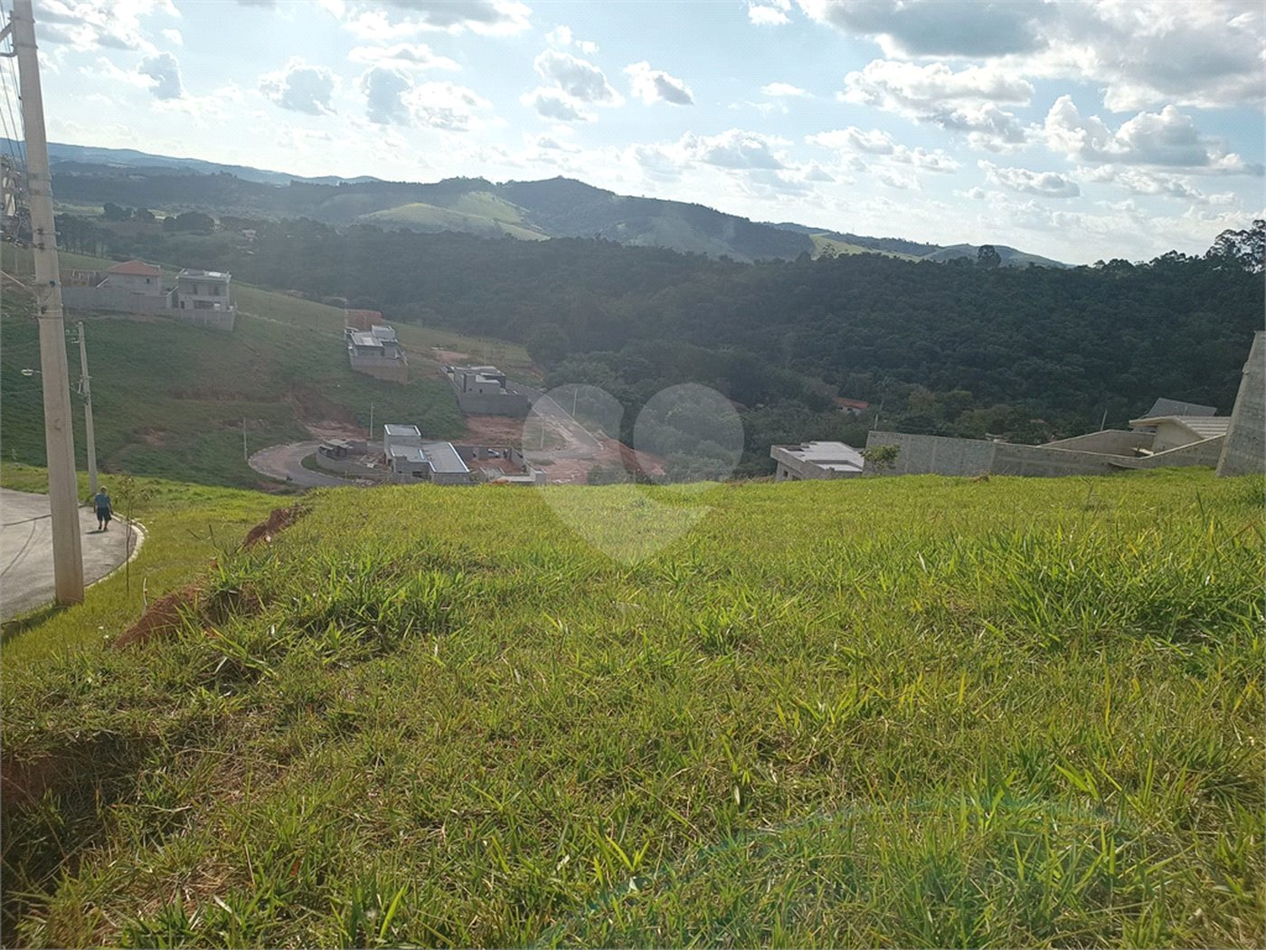 Terreno Exclusivo em Condomínio Fechado a 10 Minutos de Atibaia