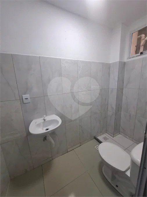 SOBRADO TIPO APARTAMENTO COM 1 QUARTO PARA LOCAÇÃO 42m² - SANTISSIMO