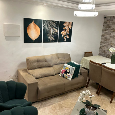 Sobrado à Venda na Cidade Líder com Quintal, Jardim e Excelente Localização