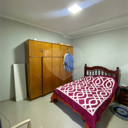 Casa Térrea com 2 dormitórios, sendo 1 suíte.