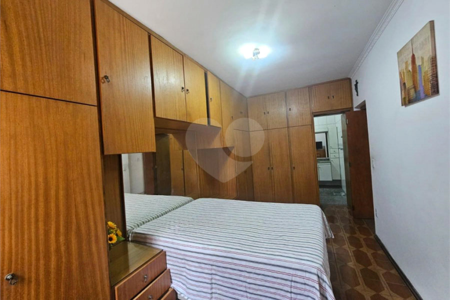 Casa Térrea na Vila Formosa de 233m2 com 3 dorms, 1 suíte, 3 banheiros e 4 vagas. Estuda permuta.