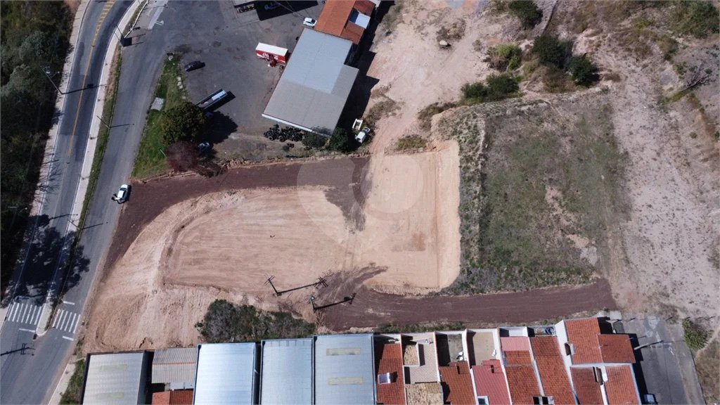 Terreno Amplo com 6.265m² e Acesso por Dois Níveis – Ótima Localização!