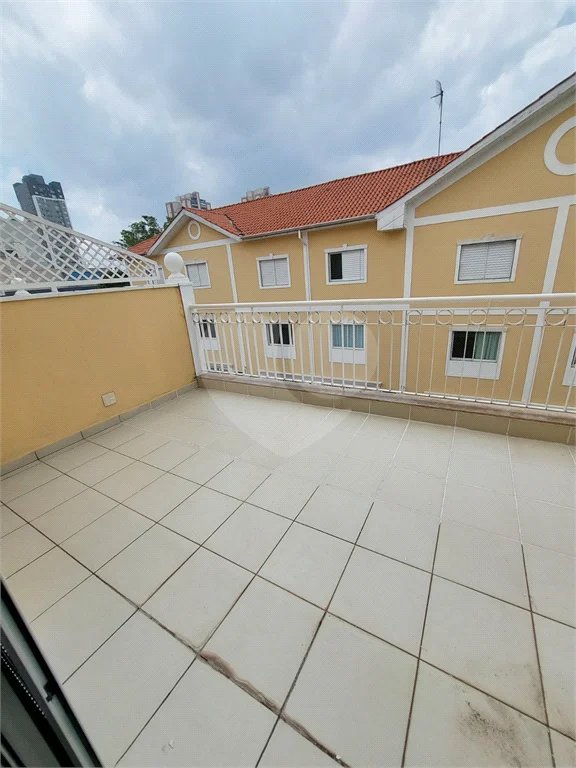 Sobrado á venda com 102m²- Vila Bertioga.
