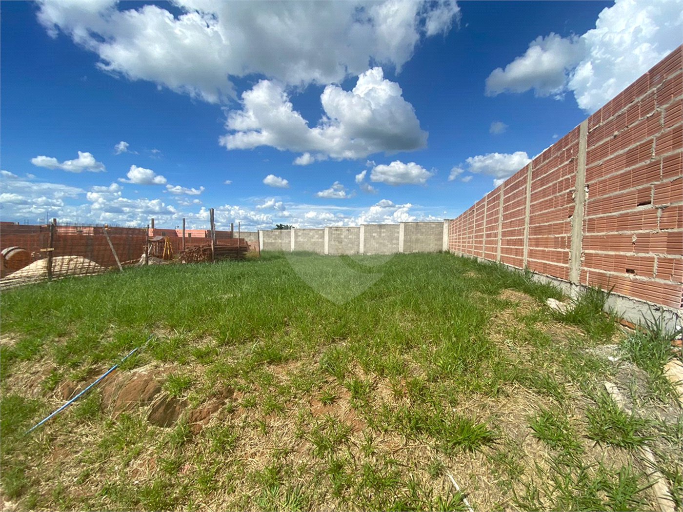 Terreno no Residencial Villeneuve