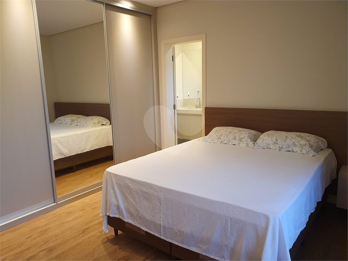 CASA A VENDA NO URBANOVA, CONDOMINIO JAGUARY, 4 DORMITORIOS, 4 SUITES, 5 VAGAS, PISCINA, SJC