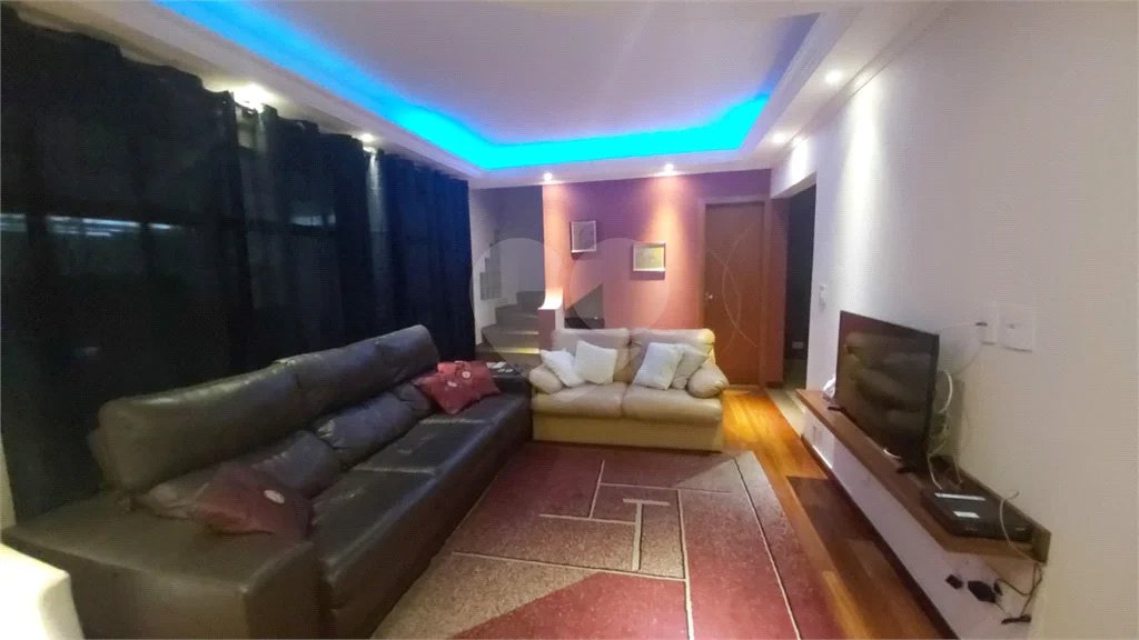 Sobrado com 224m² , 3 dormitórios , sendo 2 suítes , 3 vagas de garagem , 7 banheiros , à venda na Vila Scarpelli em Santo André.