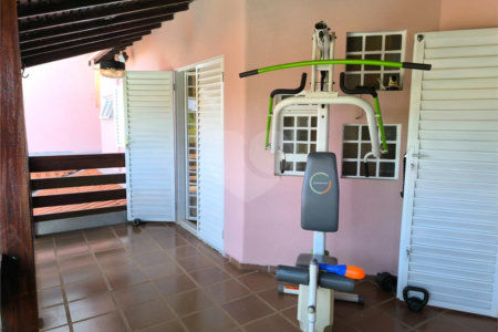 Casa à Venda no Santa Marta com 3 Suítes e Piscina