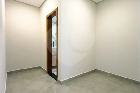 Indaiatuba - Condomínio Milano - Sobrado - 350 m² de terreno - 240 m² de área construída - 4 vagas de garagem, sendo 2 cobertas - Salas de estar e jantar integradas - 3 suítes com closet e varanda no pavimento superior - Escritório no térreo - Espaço gourmet com churrasqueira - Banheiro externo
