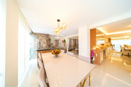 Apartamento na Mooca com 204m² com sacada gourmet com 4 suítes e 4 vagas condominio clube Aceita Permuta