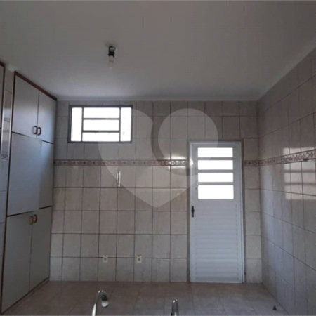 Casa térrea para venda, com 3 dormitórios, sendo 1 suíte.