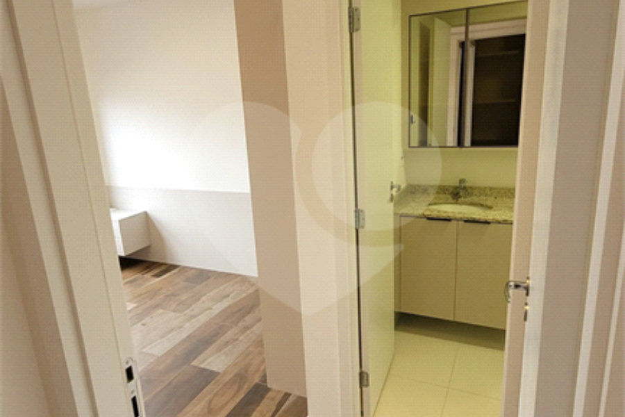Apartamento de 2 quartos mobiliado à venda no Paraíso