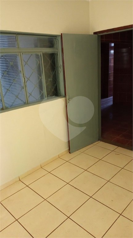 Linda Casa muito bem localizado na rua três na cidade de Rio Claro