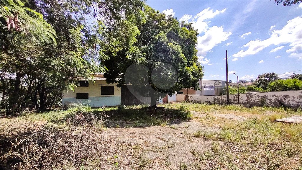 Barracão 700m² na entrada de São João da Boa Vista