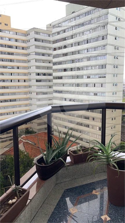 Apartamento com terraço 385m² 03 dormitórios sendo 2 suítes 5 vagas..Estuda Permuta.