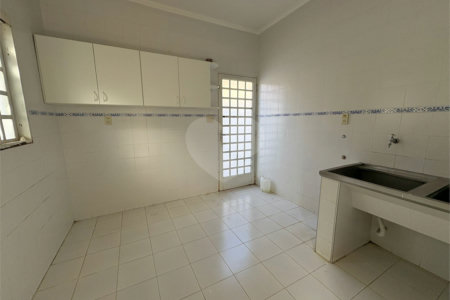 Ótima oportunidade para moradia ou investimento comercial!