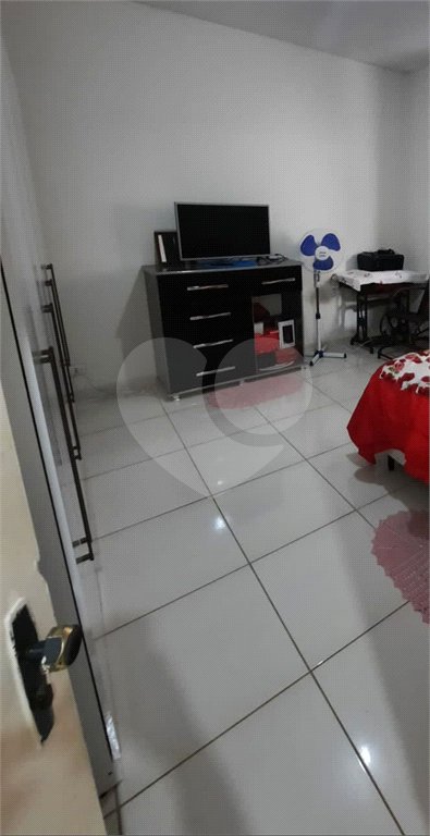 Casa Térrea com 2 dormitórios.