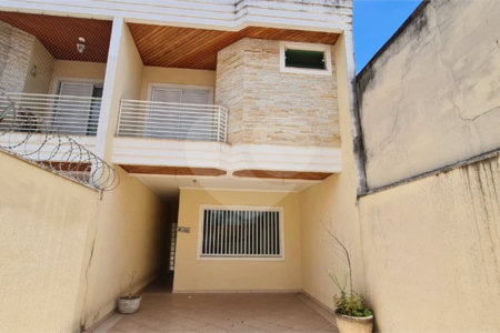 Sobrado a venda no Ipiranga de 220m² com 4 suítes e 2 vagas.Estuda permuta.